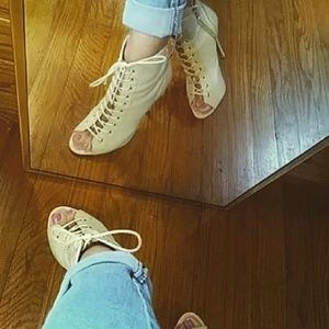 STEVE MADDEN Gladly Lace Up Heels Booties Size 6.5